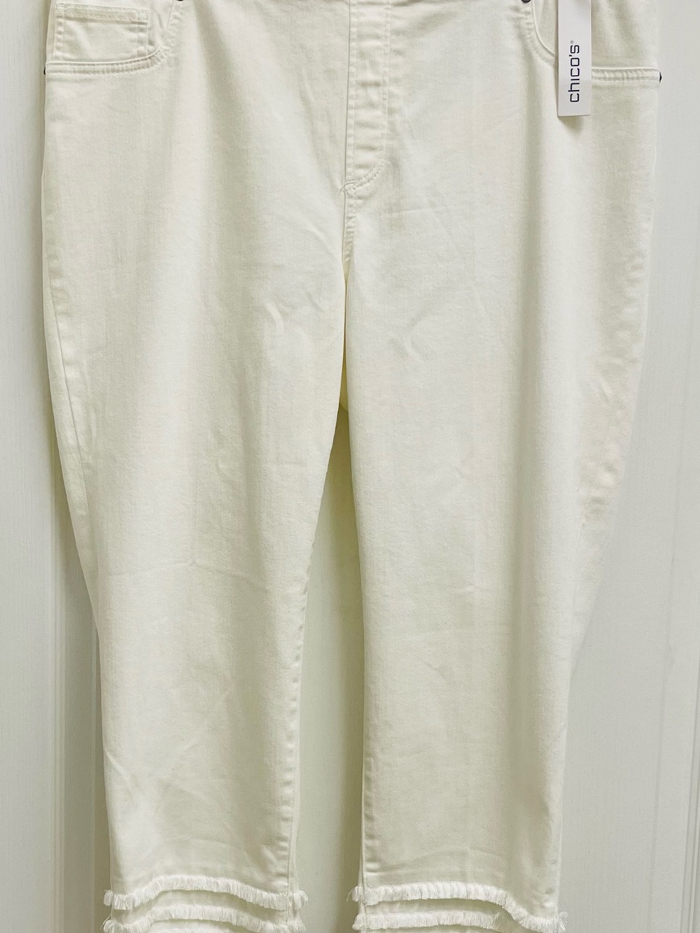 Chico's Off White Alabaster Denim Hem Cropped Capri Pants Sz 2.5 NWT